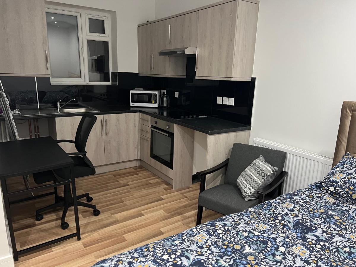 La Vie - Entire Apartment - Next To Central District Elizabeth Line Tube Station - Near Central London & Wembley Ealing Kültér fotó
