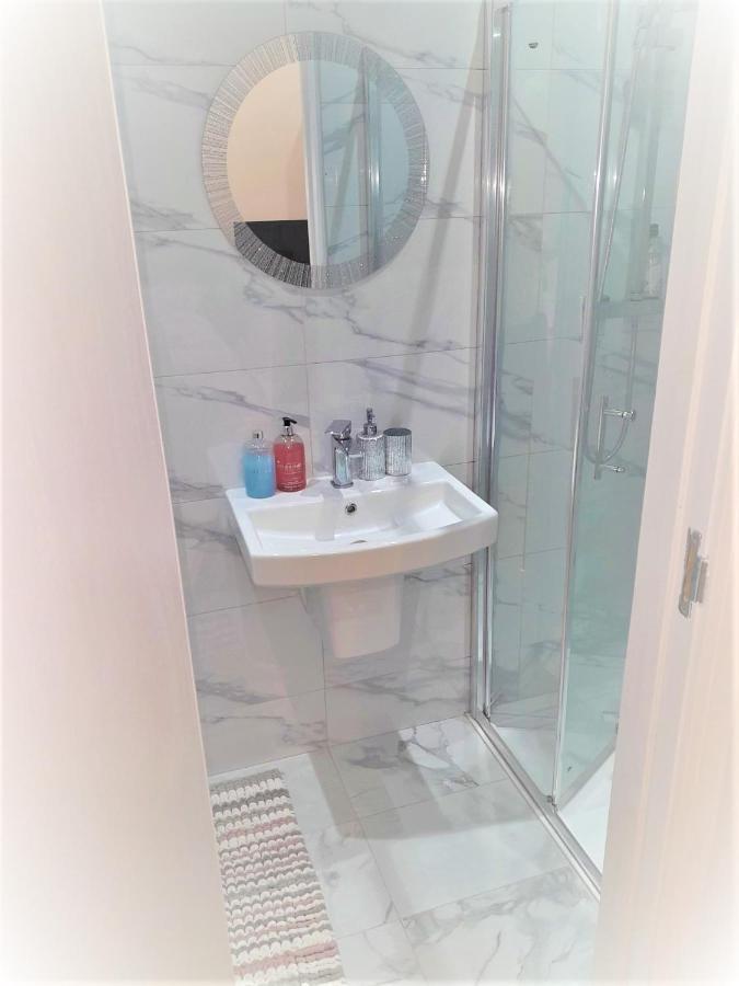 La Vie - Entire Apartment - Next To Central District Elizabeth Line Tube Station - Near Central London & Wembley Ealing Kültér fotó